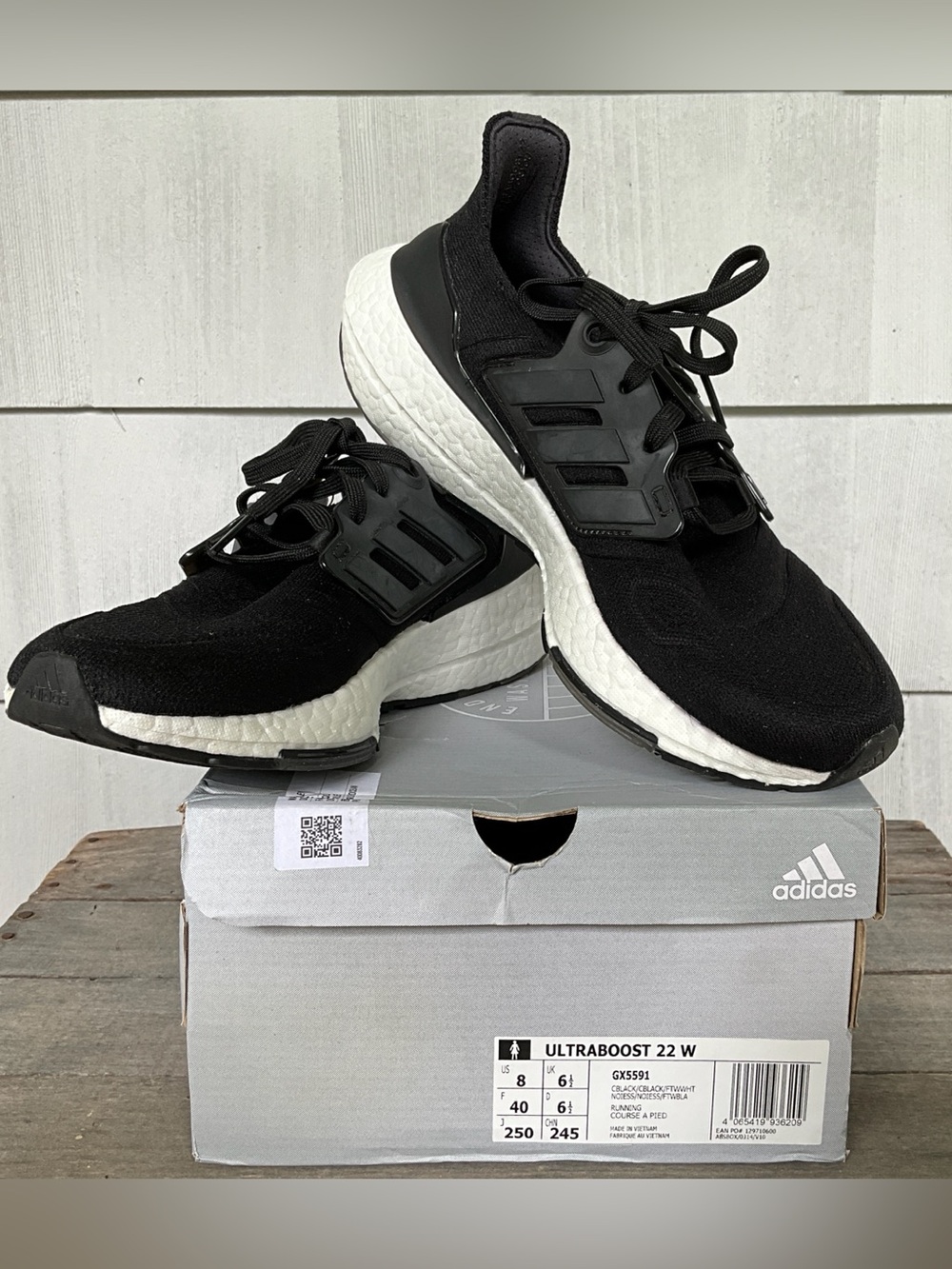 New Adidas Black Ultraboost 22 Running Shoes Women's Size 8 - Picture 1 of 10